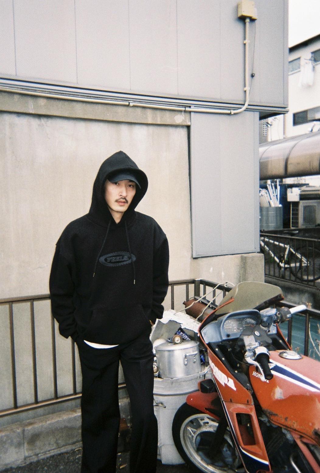 HOODIE BLACK