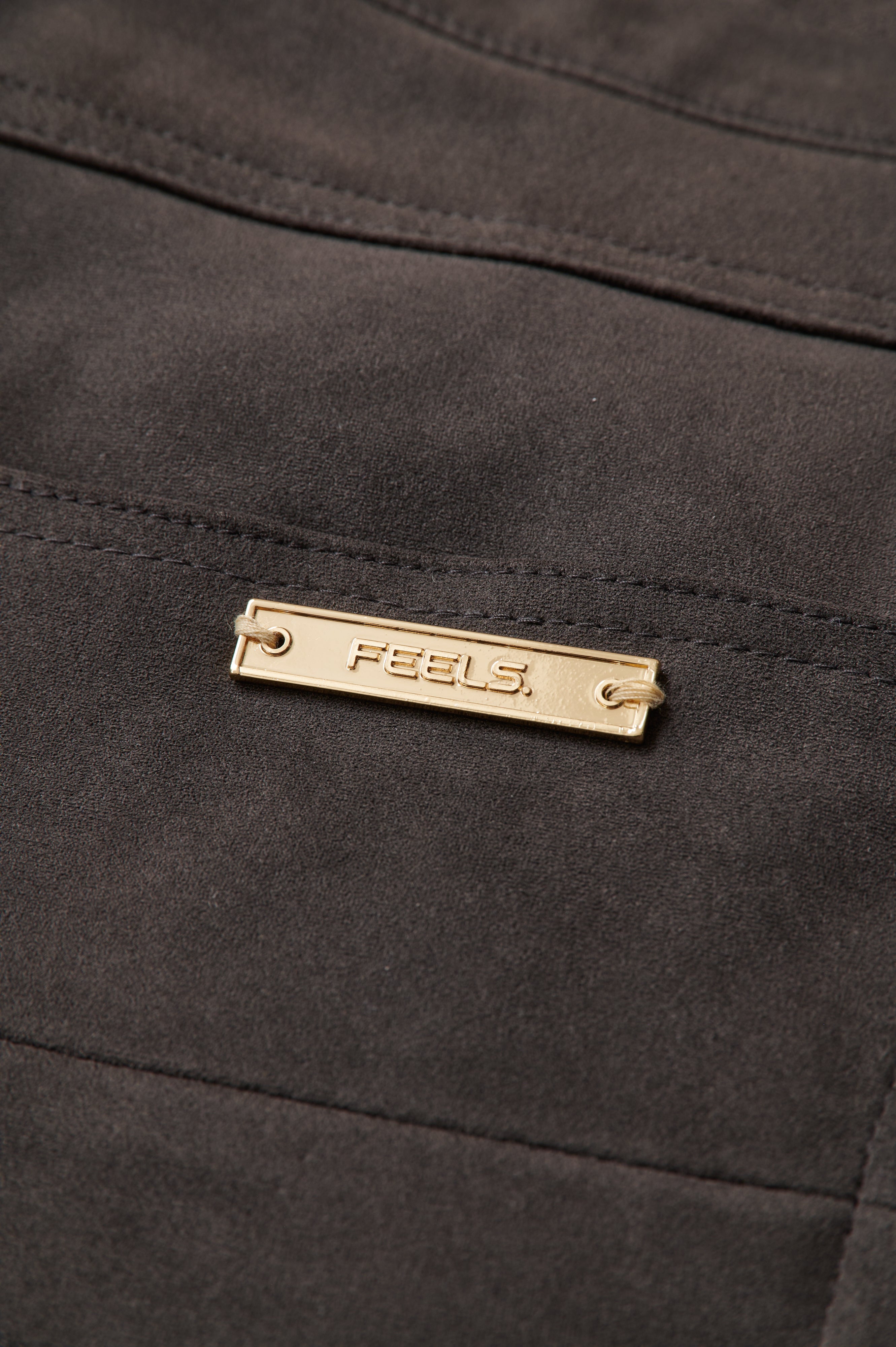 FEELS.フィールズ上杉柊平デザイン SUEDE TOUCH PANTS BROWNスエードタッチ パンツ未使用【XL】【MPTA80364】 SUEDE TOUCH PANTS CHARCOAL GRAY – FEELS.