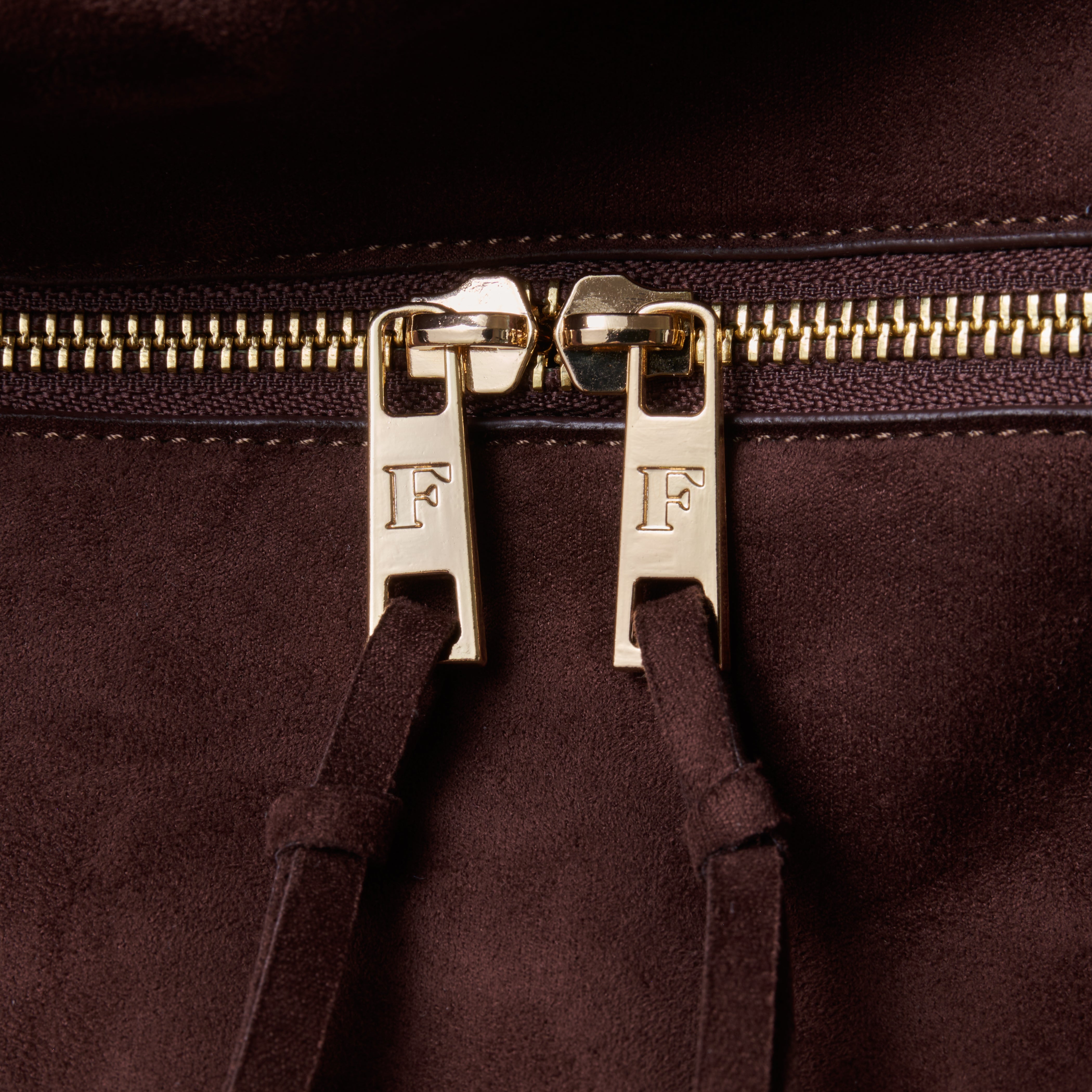 SUEDE TOUCH TRAVEL BAG BROWN – FEELS.